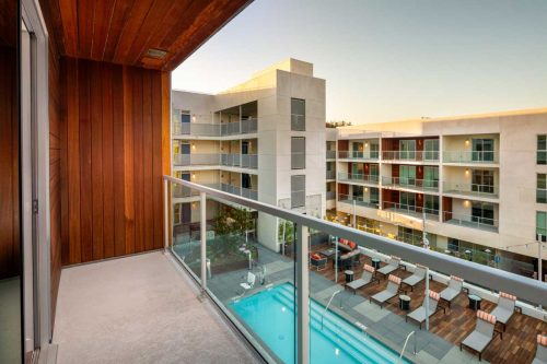 inside-two-bed-balcony-catherine-santa-monica-apartments-in-santa-monica-ca-02